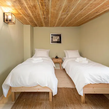 Farmhouse Chalet Apartments