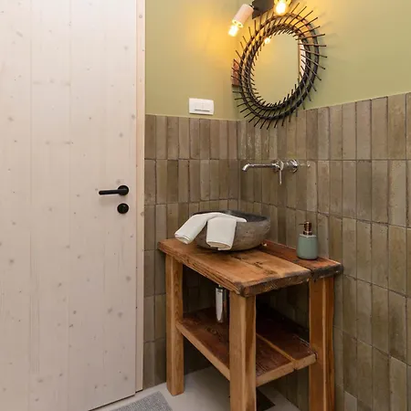 Farmhouse Chalet Apartments