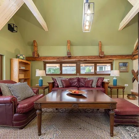 Chalet Farmhouse Chalet Apartments *