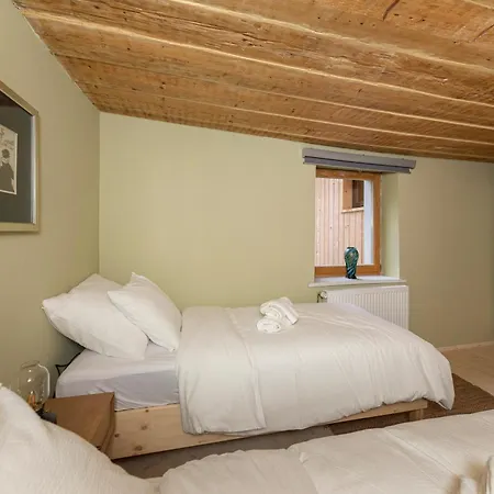 Farmhouse Chalet Apartments *