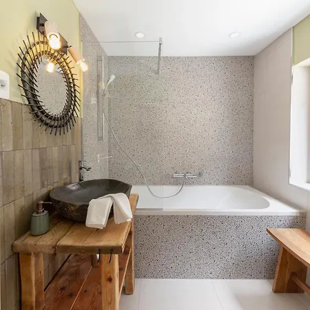 Farmhouse Chalet Apartments