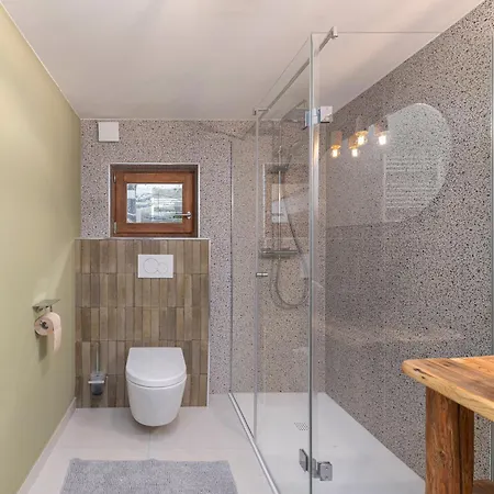 Farmhouse Chalet Apartments