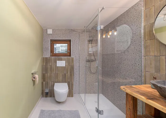 Farmhouse Chalet Apartments